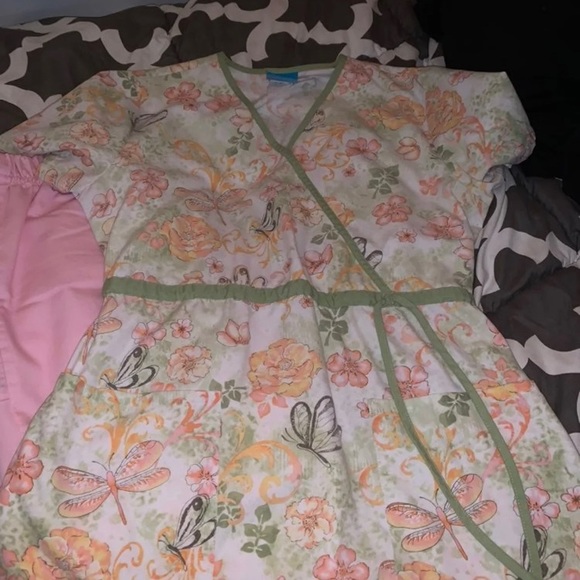 Set of scrubs - Picture 3 of 6